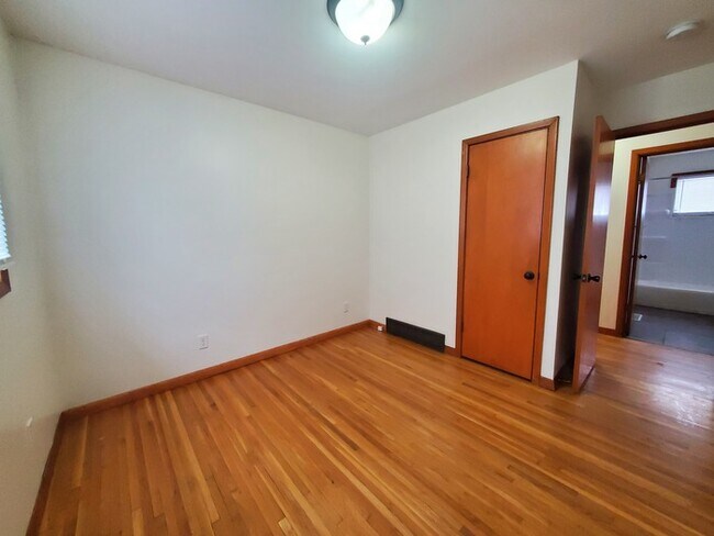 Building Photo - 1621 7th Ave S