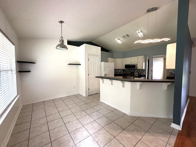 Building Photo - 139 Steeplechase Dr