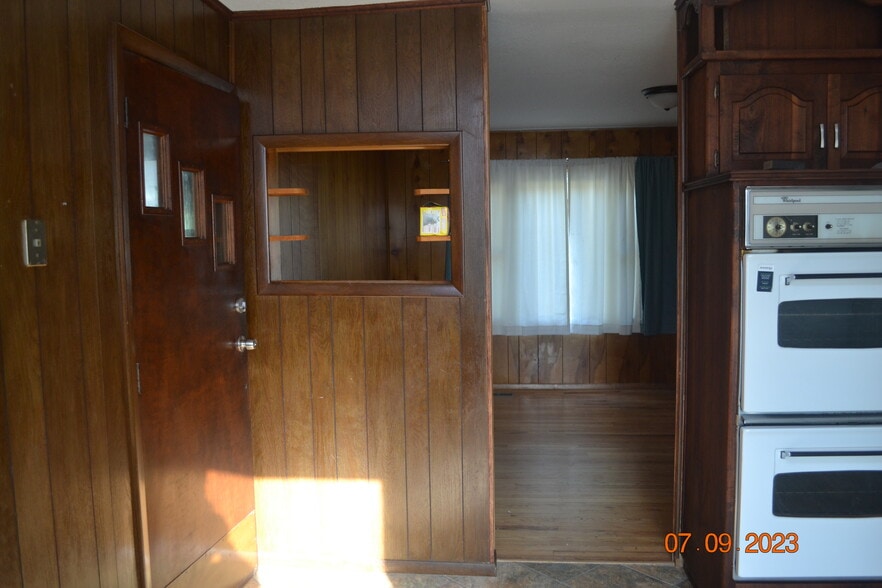 Entry to living room - 15314 Fuller Ave