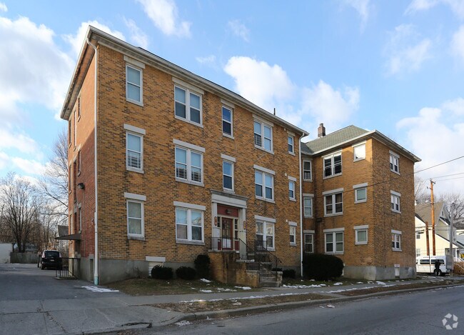 Building Photo - 166-172 Winnikee Ave