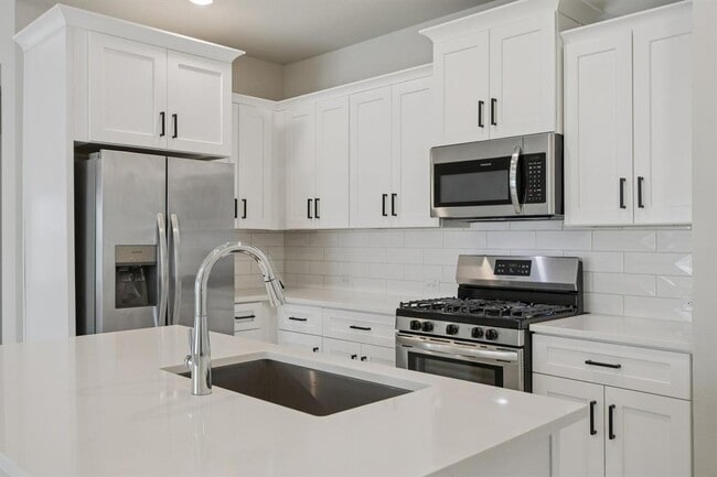 Building Photo - 112 Comet Pointe Dr