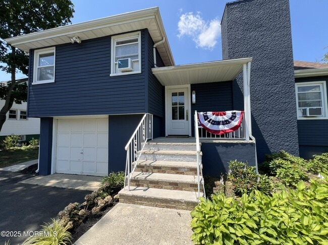 Primary Photo - 370 MacArthur Ave