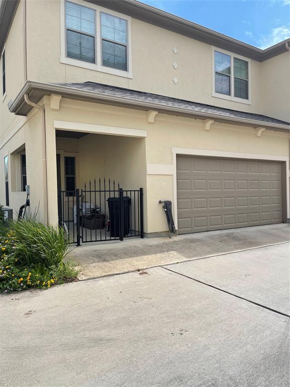 Building Photo - 14546 San Pietro Dr