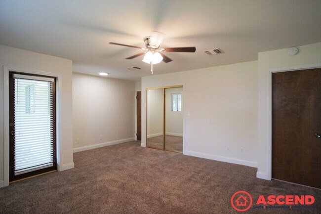 Building Photo - Gorgeous Northwest Bakersfield Home with H...
