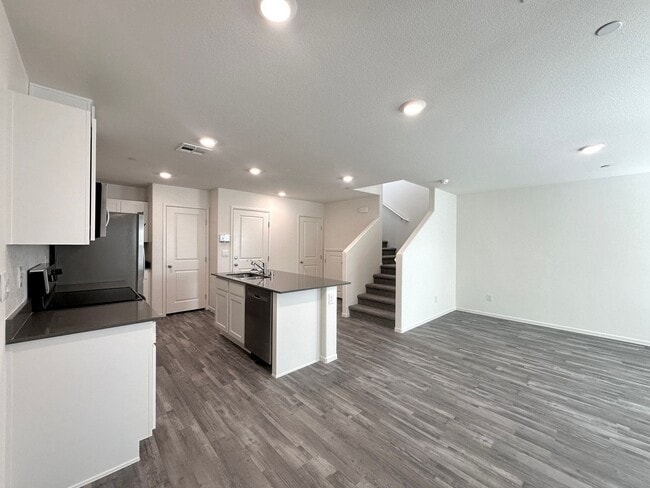 Building Photo - Decatur & Serene