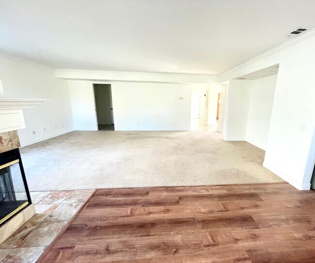Building Photo - Prestigious Elkhorn Estates Home