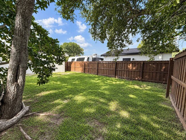 Building Photo - 2714 W Palmetto St