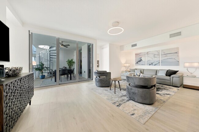 Building Photo - 111 SE 1st Ave