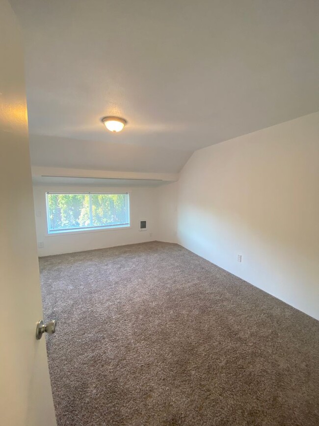 Building Photo - Completely Remodeled Five Bedroom, Three B...