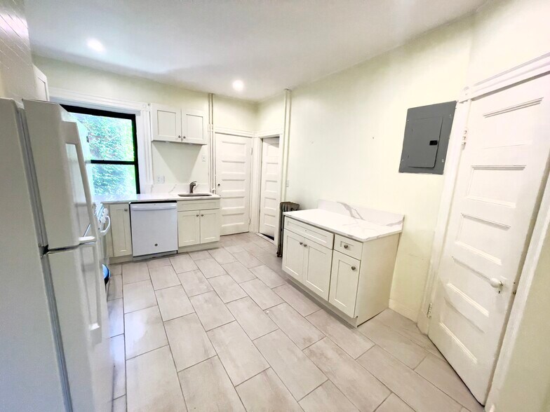 Kitchen / Pantry / Breakfast Nook - 1857 Beacon St