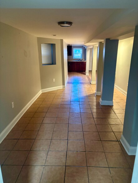 Building Photo - 7249 S Ridgeland Ave