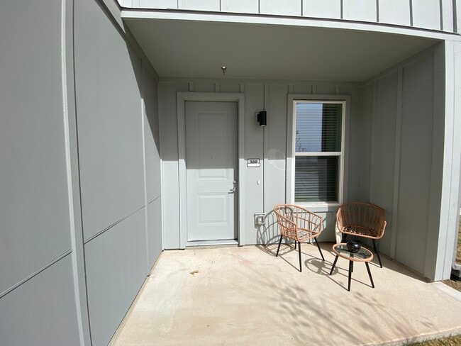 Building Photo - 444 Frederick Dr