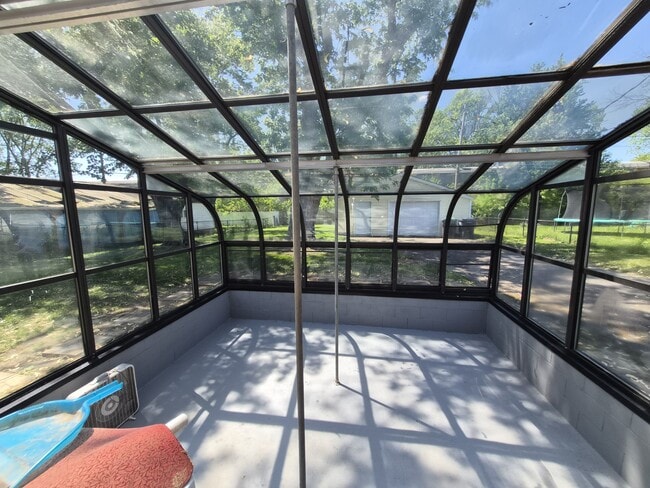 Building Photo - 464 Carol Dr