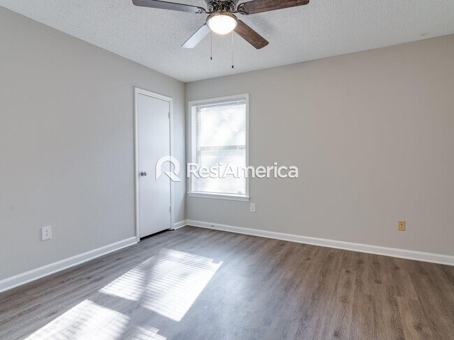 Building Photo - Fully renovated 3BR/2BA with fenced in yard