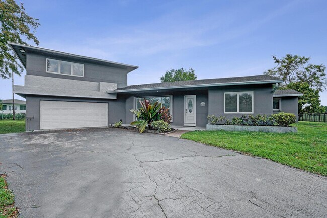 Building Photo - 6700 E Tropical Way