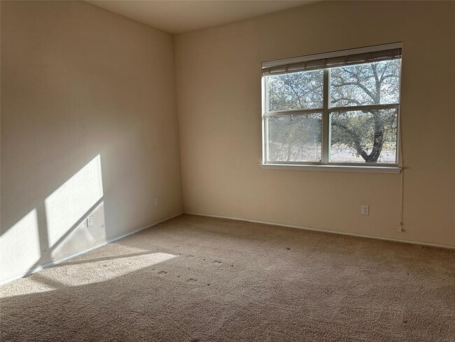 Building Photo - 520 Cameron Cove