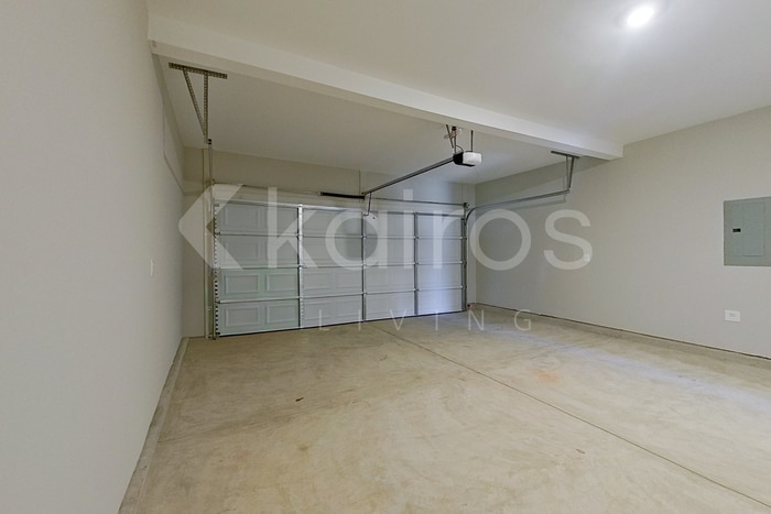 Building Photo - 908 Silent Barge Cv