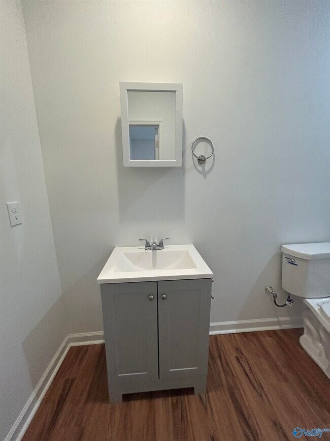 Building Photo - 614 Maple Rd