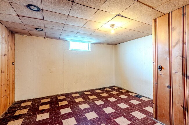 Building Photo - 23000 Alger St