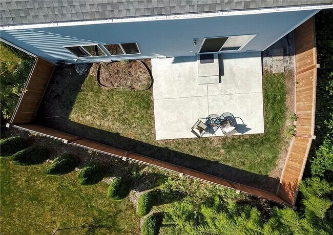 Building Photo - Beautiful Bothell Home