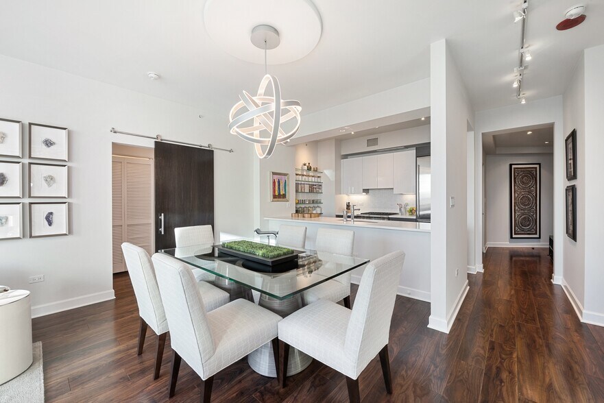 Building Photo - 1201 S Prairie Ave