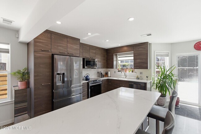 Building Photo - 619 Woodland Ave