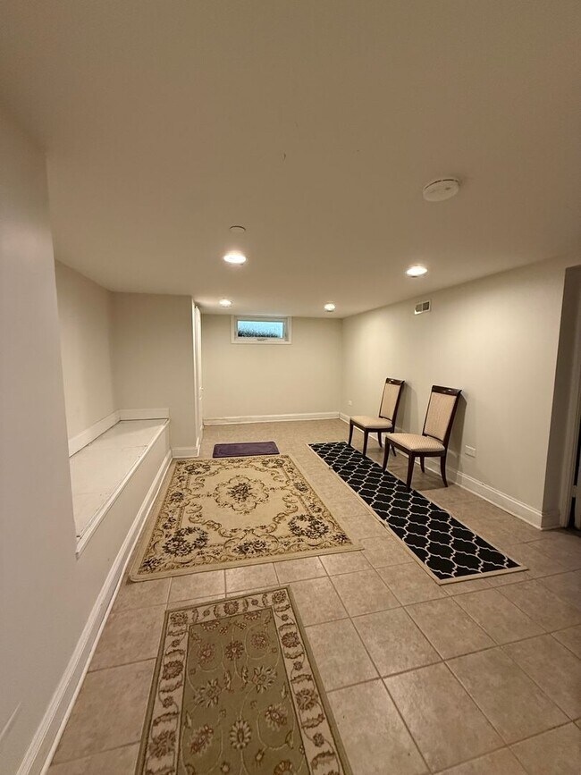 Building Photo - Beautiful Furnished 3BR/2BA Home in Prime Lincolnwood Location – Top-Rated Schools