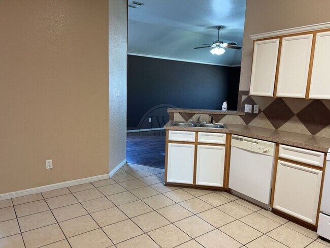 Building Photo - 1206 Cinch Dr