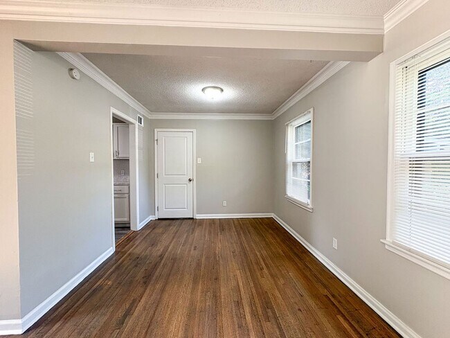 Building Photo - Updated 3 bedroom, 1 bathroom near Quince and Perkins