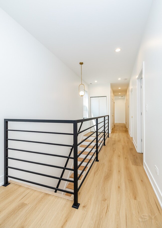 Building Photo - 6048 S Eberhart Ave