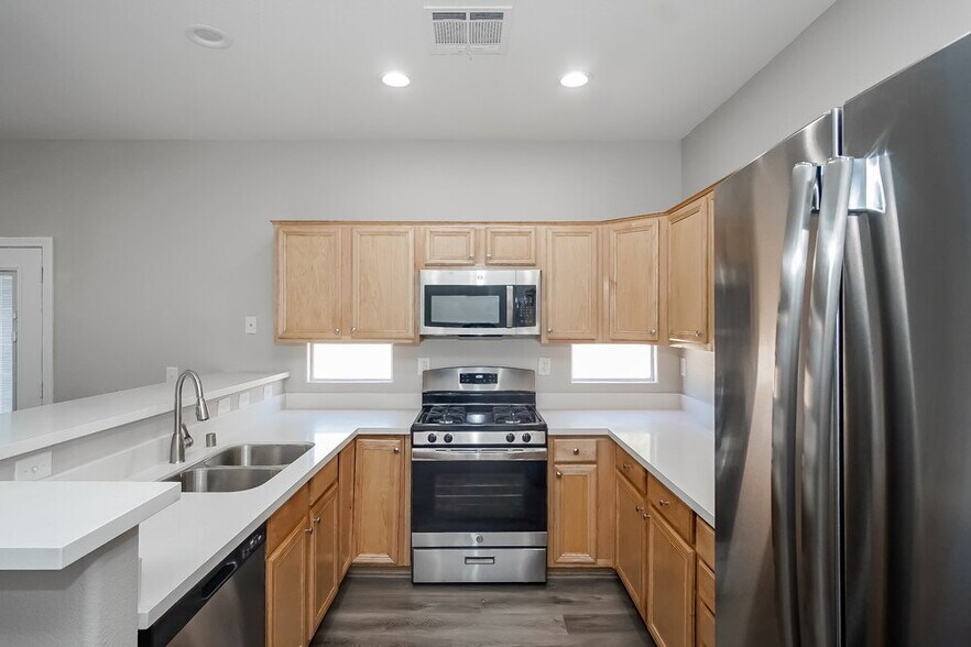 Building Photo - 10611 Allegrini Dr