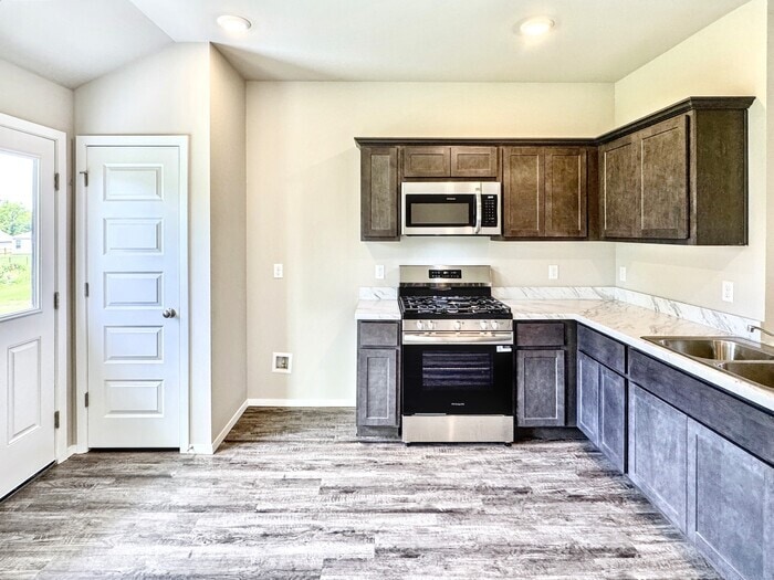 Building Photo - 8319 E Queens St