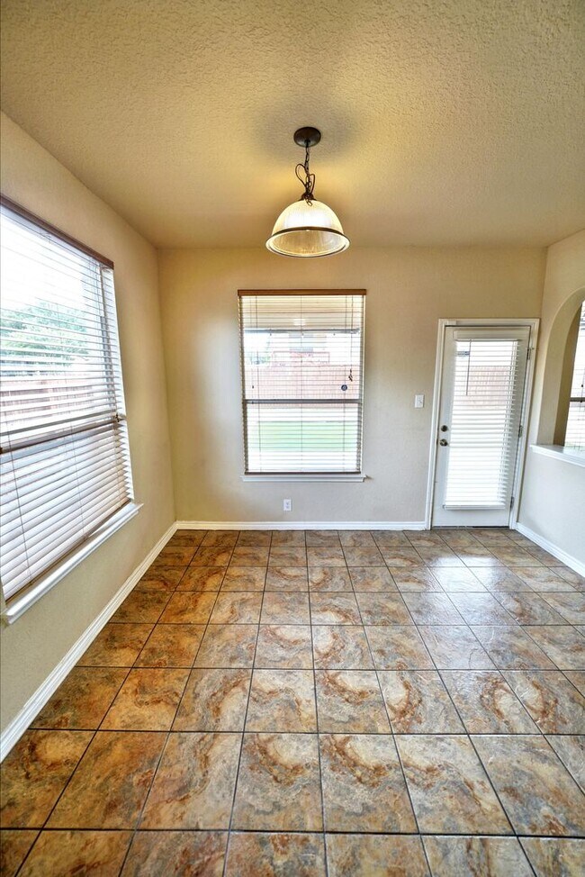 Building Photo - Gorgeous 5-Bedroom, 3.5-Bathroom Home Near...