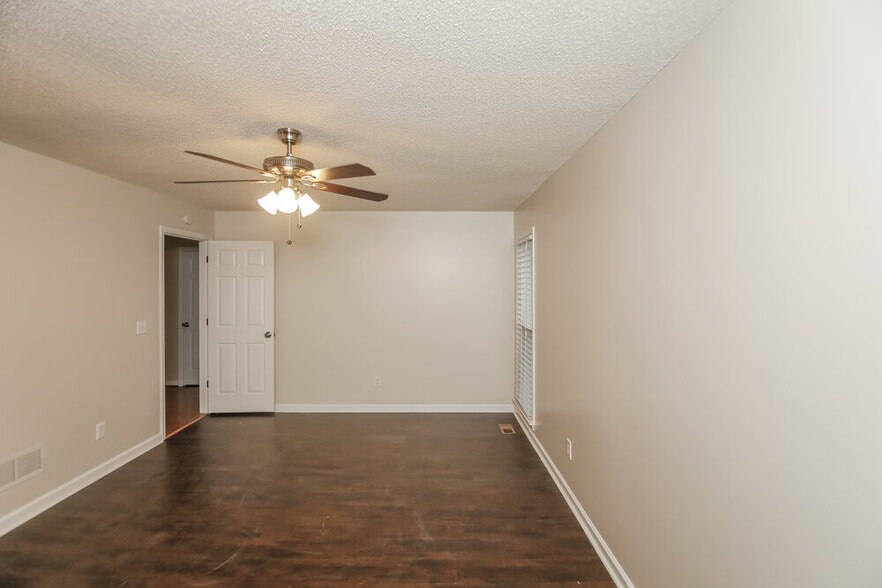 Building Photo - 2624 Loring Rd NW