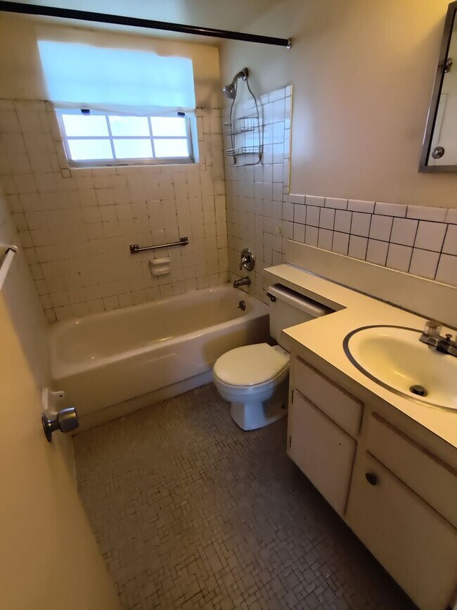 Building Photo - 5505 Hernandes Dr