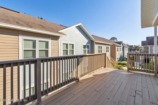 Building Photo - 1601 Nectarine St