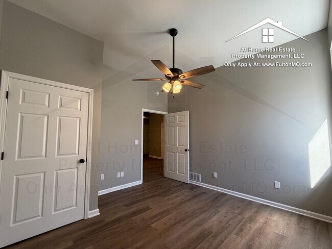 Building Photo - 13 W 5th St