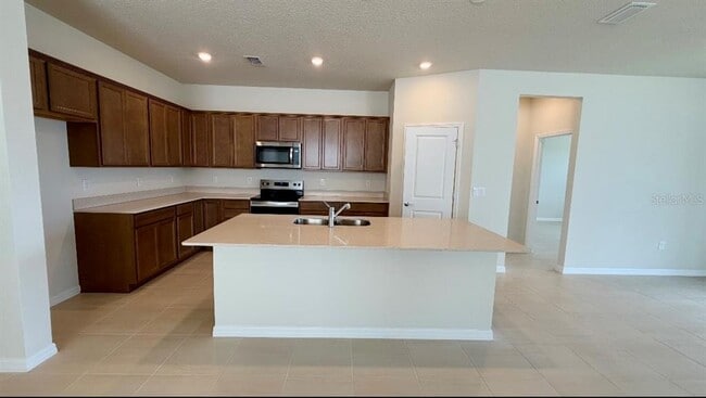 Building Photo - 3099 Springbank Dr