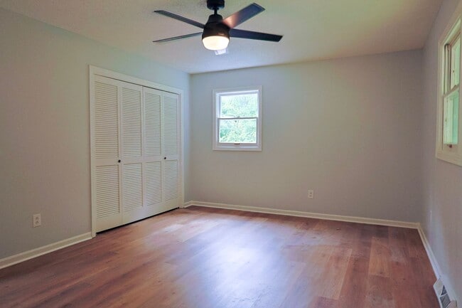 Building Photo - nice renovated 4 Bed 3 Bath