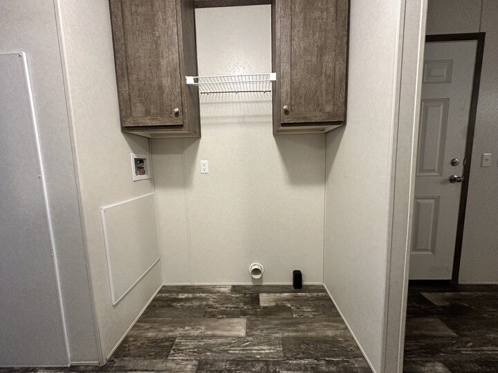 Building Photo - 26 Bing St N