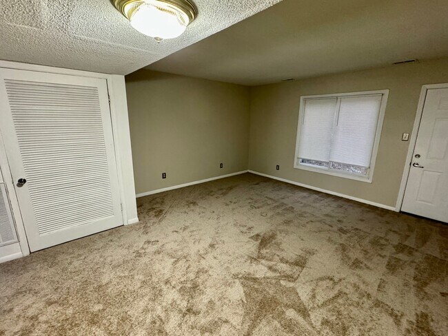 Building Photo - Azalea Gardens Apartments