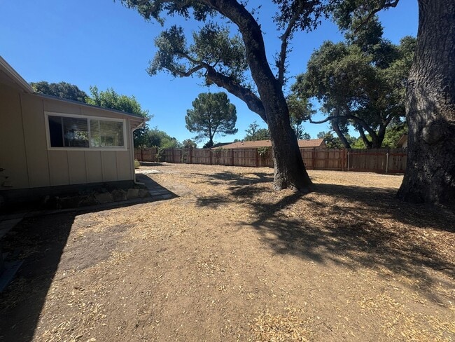 Building Photo - 3 Bedroom, 2 Bath Home for Lease