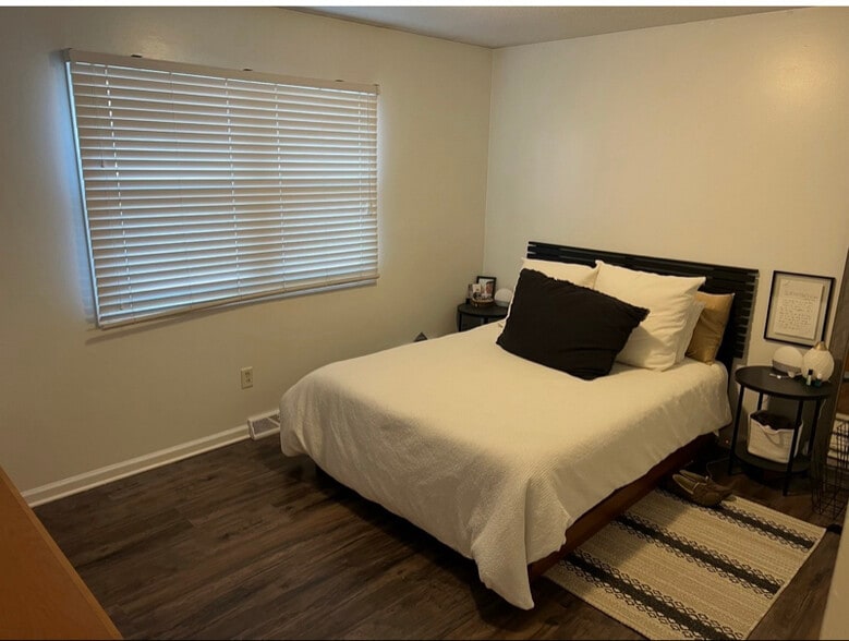 Building Photo - 3719 Kalamazoo Ave SE