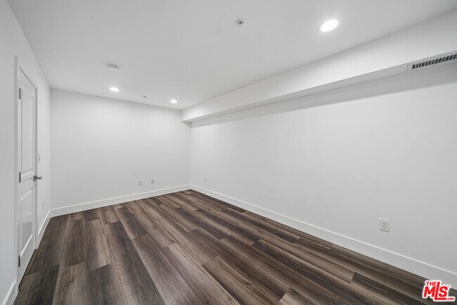 Building Photo - 6002 Klump Ave