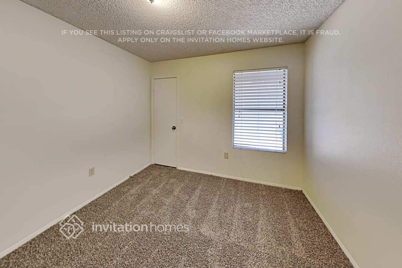 Building Photo - 1545 E Laurel Ave