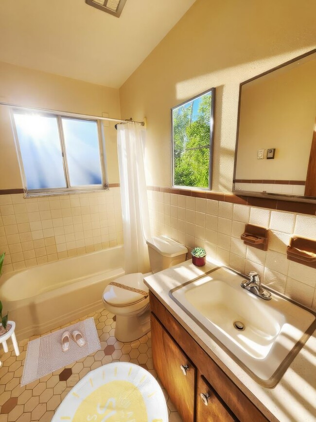 Interior Photo - 2411-2415 Charlestown Rd