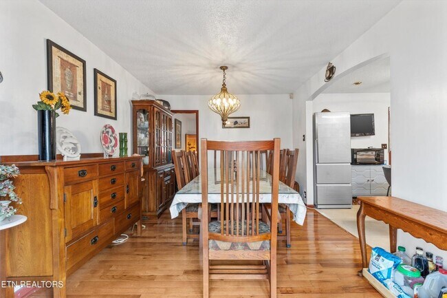 Building Photo - 1301 Chert Pit Rd