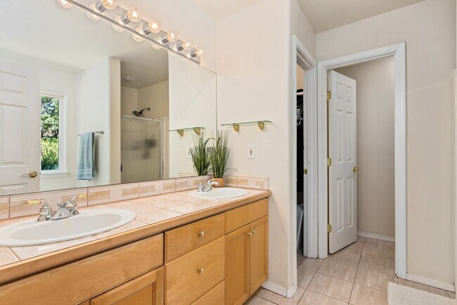 Building Photo - 3 Bd., 2.5 B., home near Barkley Village s...