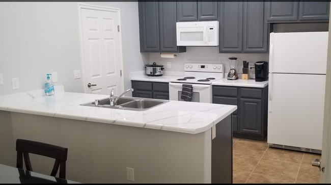Building Photo - Springs Condo w/ Two Car Garage!