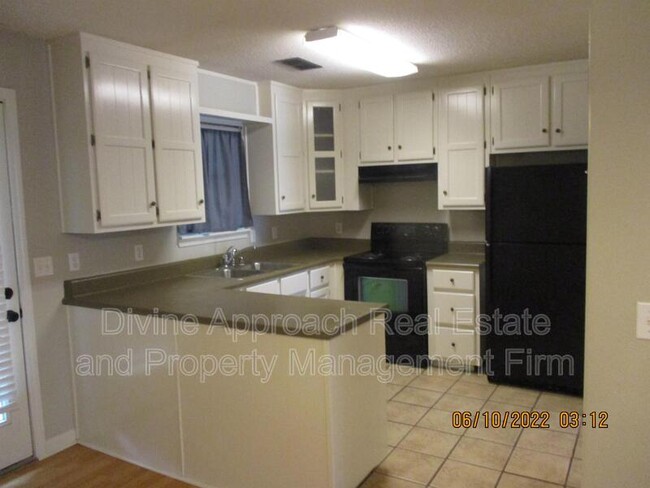 Building Photo - 830 Jamestown Manor Park